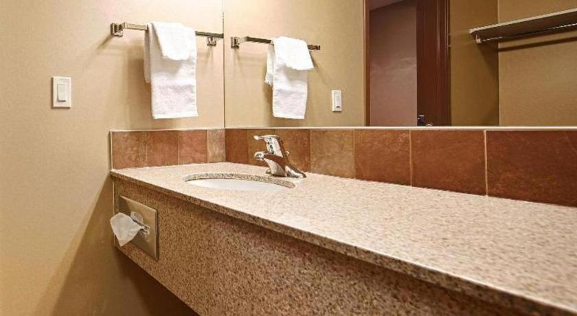 Best Western Diamond Inn Three Hills Dış mekan fotoğraf